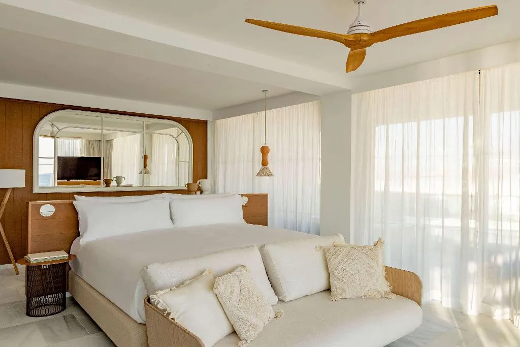 SUITE SEA VIEW WITH TERRACE Room, Villa Le Blanc Gran Meliá Hotel, Menorca