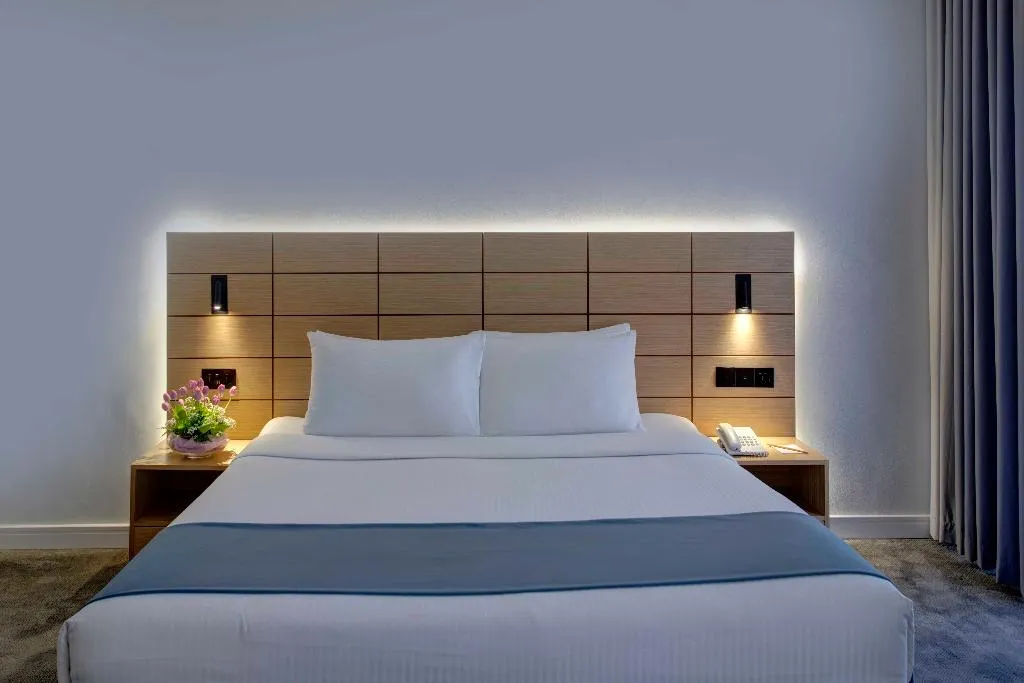 DOUBLE DELUXE Room, Lotus Grand Hotel Dubai, Dubai