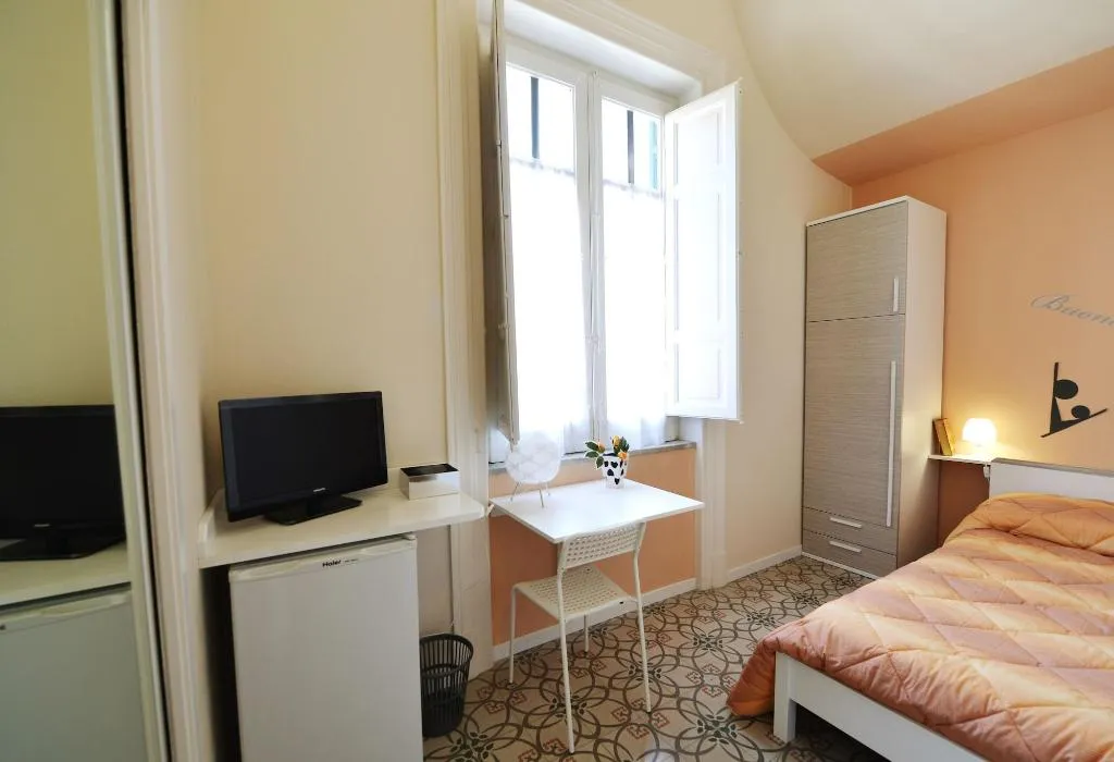 Room, 174 Via Roma, Palermo