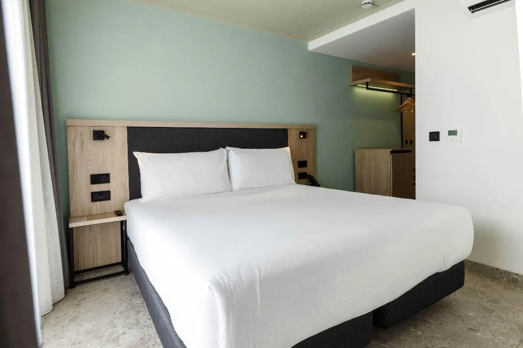 DOUBLE KING SIZE BED Room, Hotel Levante St Julian´s Affiliated By Melia, Malta