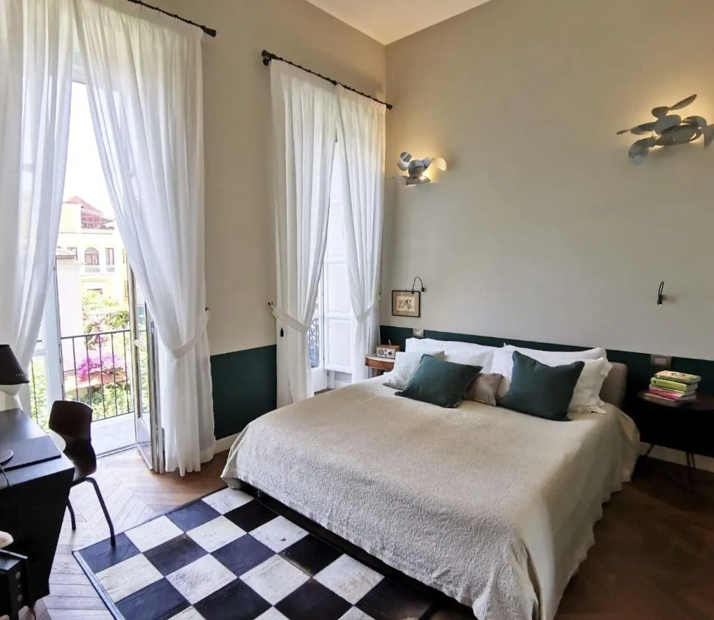 Room, Accademia 39, Naples