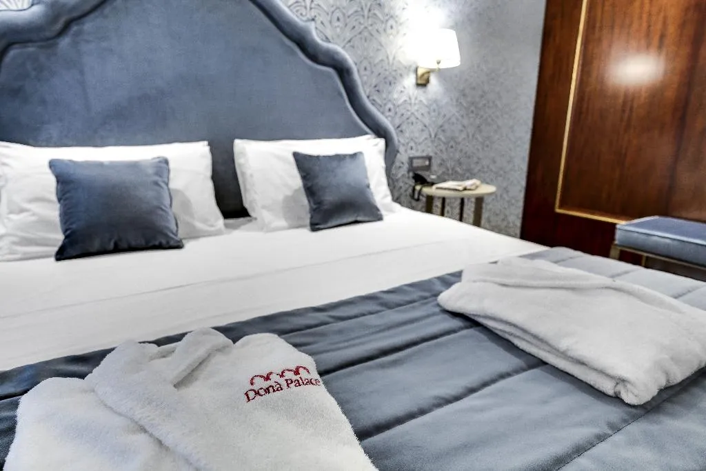 JUNIOR SUITE STANDARD Room, Dona Palace, Venice