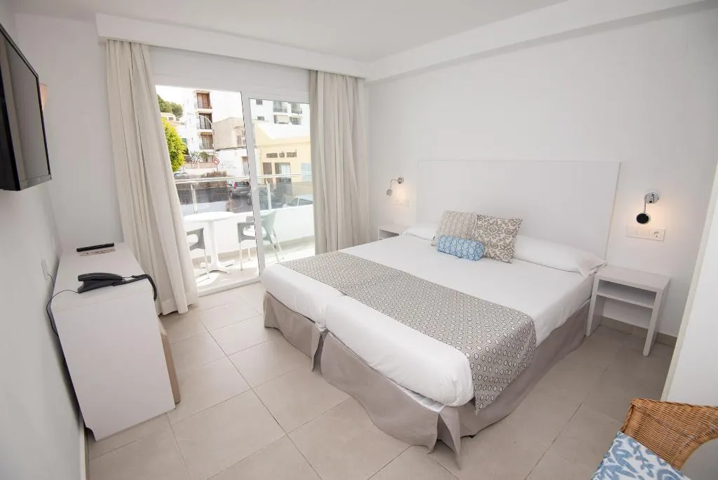 Room, Chevy Hotel & Suites, Majorca