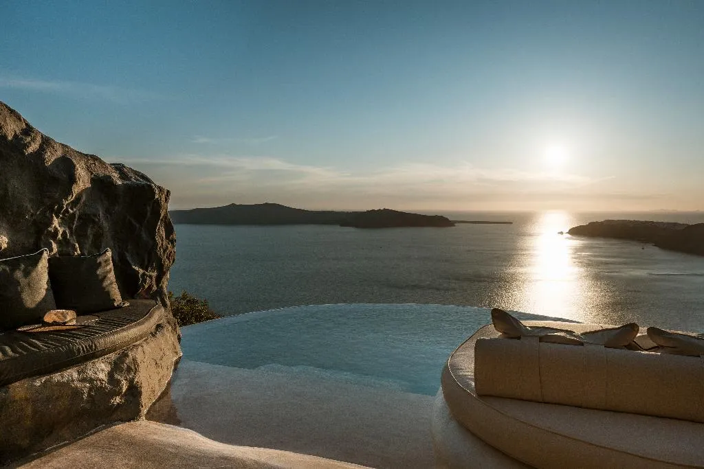 CAVE WITH PRIVATE POOL Room, One Of One Hotel, Santorini