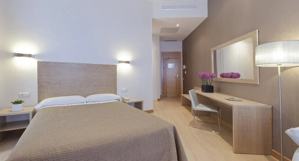 Room, Regente, Madrid