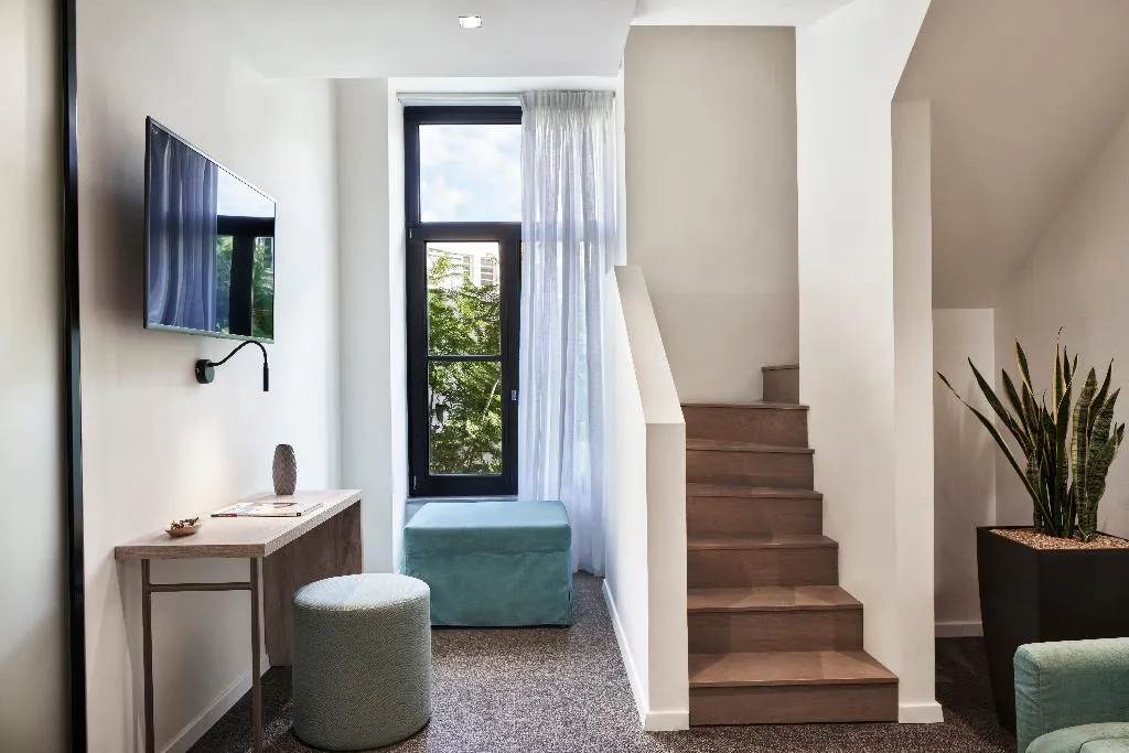 SUITE CAPACITY 4 Room, NLH Monastiraki, Athens