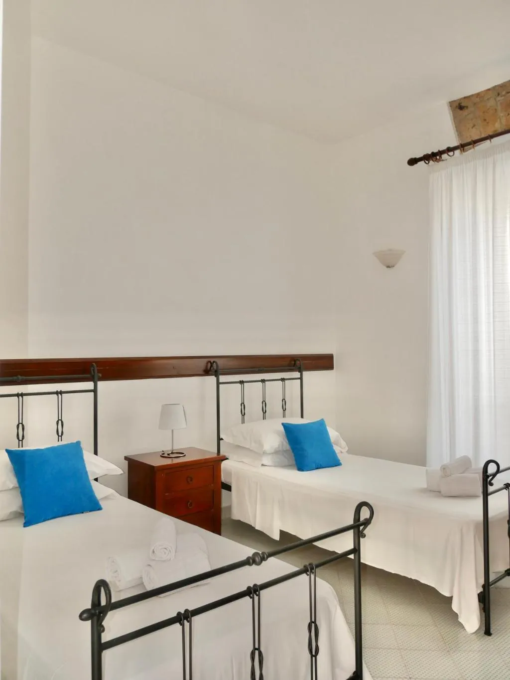 APARTMENT WITH TERRACE Room, Antico Palazzo Scala, Naples