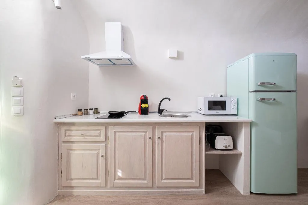 APARTMENT ONE BEDROOM ONE BATHROOM Room, White Orchid Cave House & Studio, Santorini