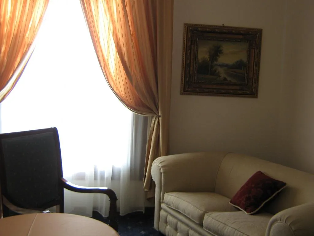 Room, Grand Hotel Palace, Palermo