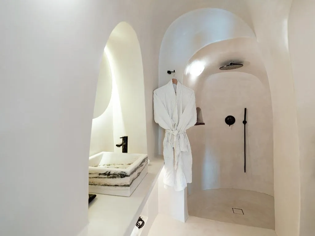 DOUBLE WITH JACUZZI Room, IKIES Santorini, Santorini