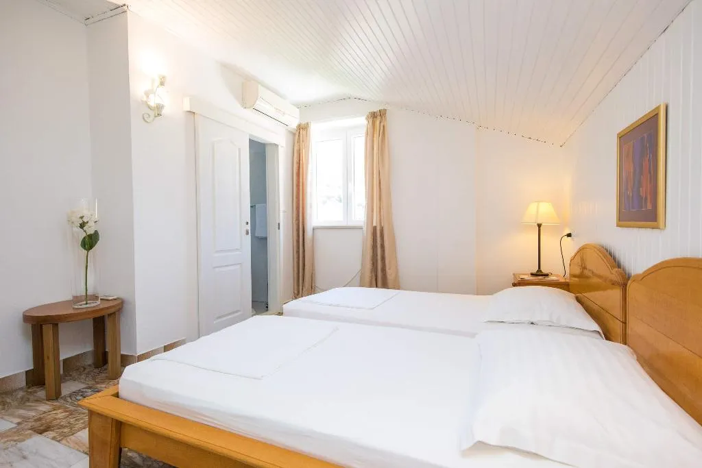 TWIN GARDEN VIEW Room, Guest House J&J, Dubrovnik