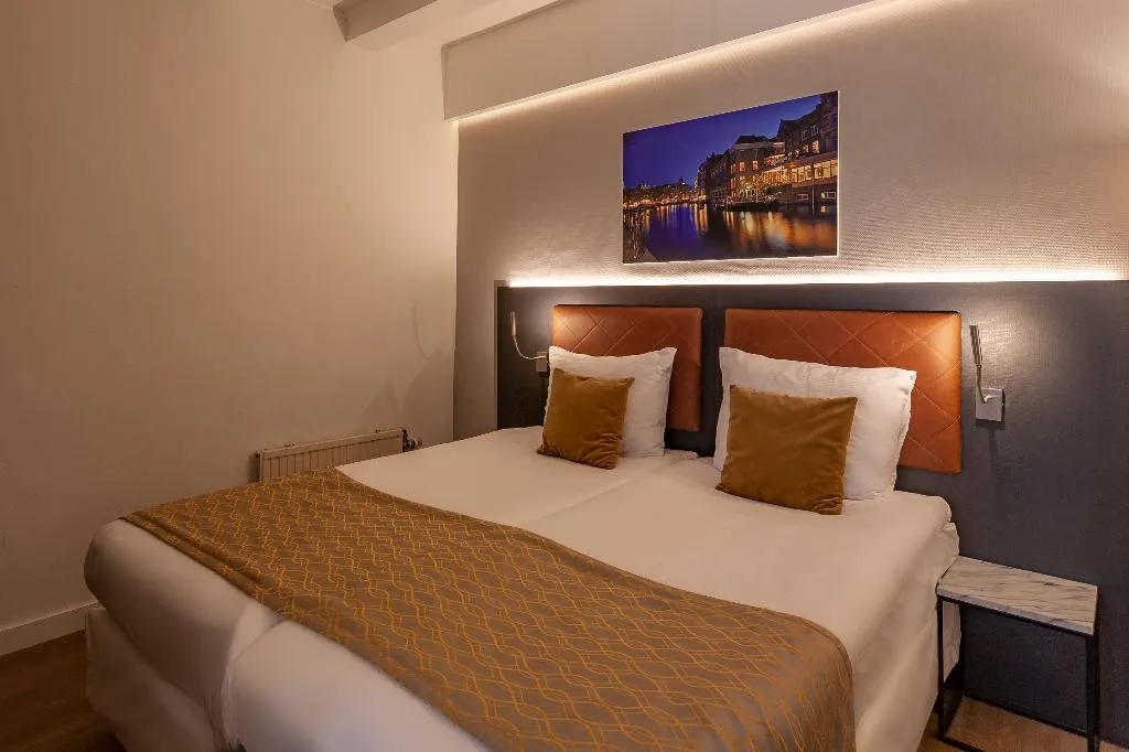 QUADRUPLE STANDARD Room, Avenue, Amsterdam