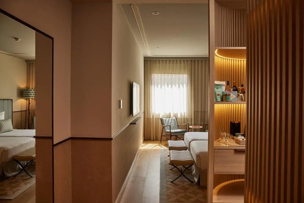 TWIN SUPERIOR Room, Grand Hotel Central, Barcelona