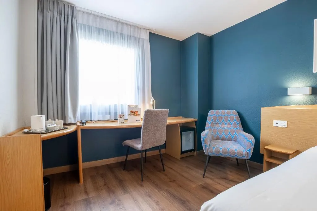 Double or Twin CAPACITY 3 Room, Travelodge Alicante Puerto, Costa Blanca