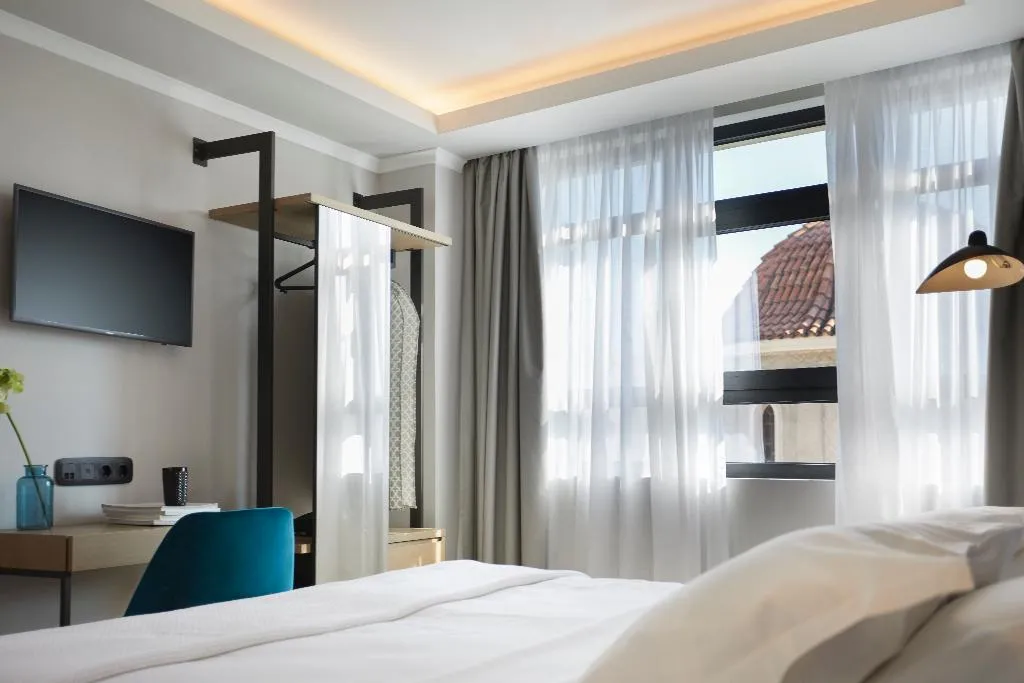 JUNIOR SUITE CAPACITY 3 Room, The Artist Athens, Athens