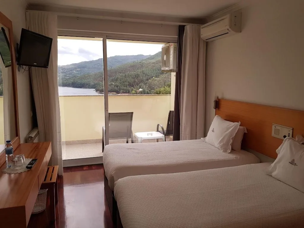 Room, Hotel Lagoa Azul do Gerês, Porto
