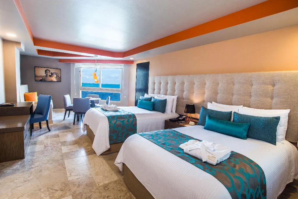 FAMILY ROOM STANDARD Room, Dreams Sands Cancun, Cancun Area