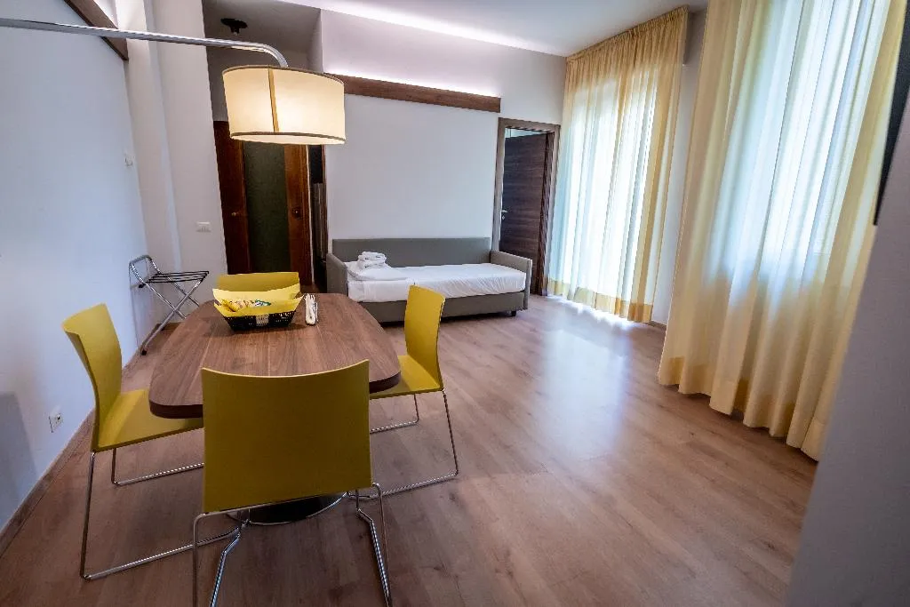 APARTMENT CAPACITY 4 TWO BEDROOMS Room, Residence Porta Al Prato, Florence