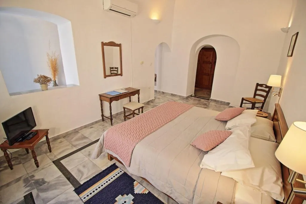 SINGLE SUPERIOR Room, Aethrio Sunset Village, Santorini
