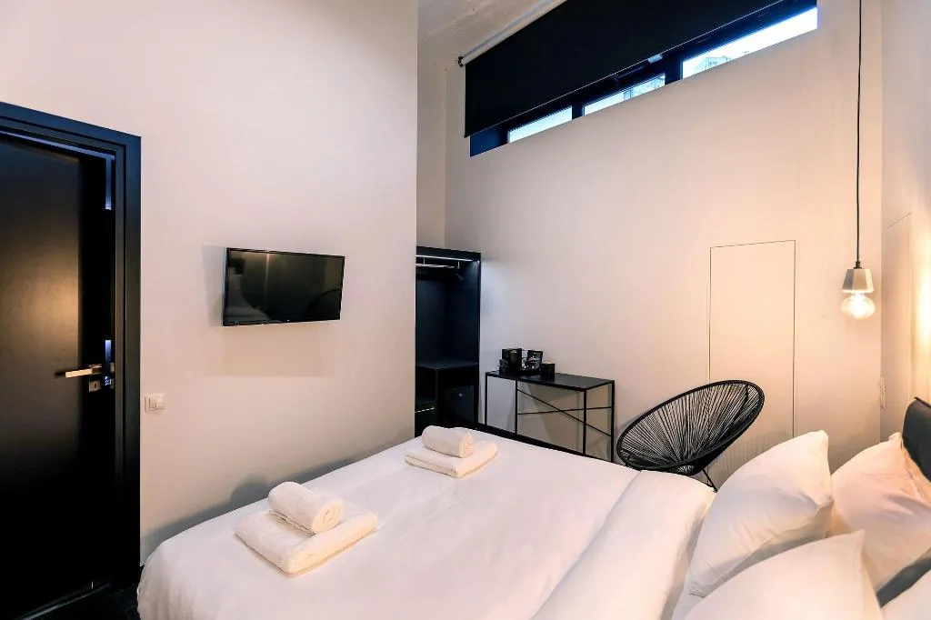 Room, Nin&Bau Sarri 2, Athens