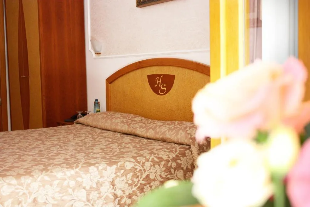 DOUBLE STANDARD Room, Hotel Savoia, Naples