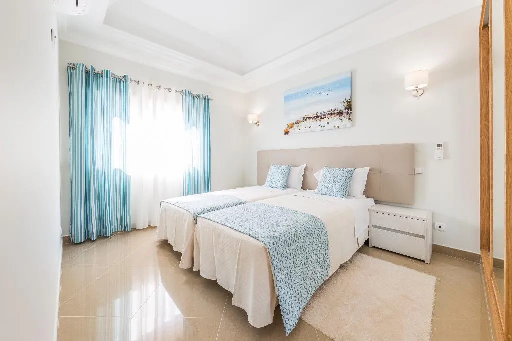 VILLA THREE BEDROOMS Room, Lakeside Country Club, Algarve