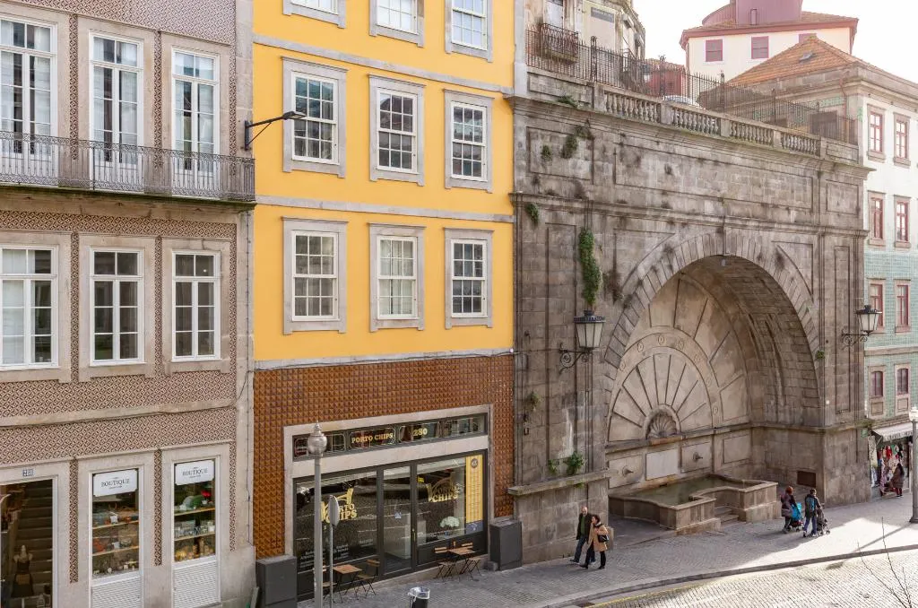 STUDIO WITH BALCONY Room, Rs Porto Historic Center, Porto