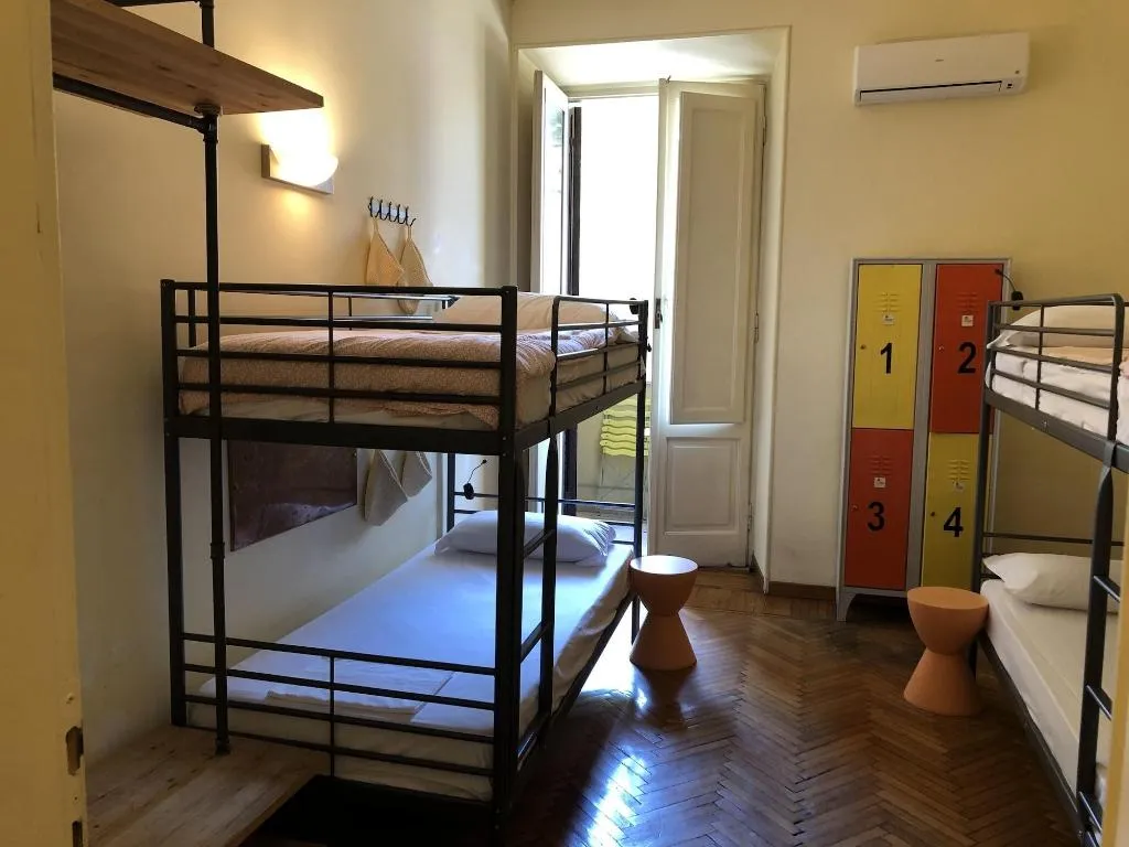 Room, The Beehive, Naples