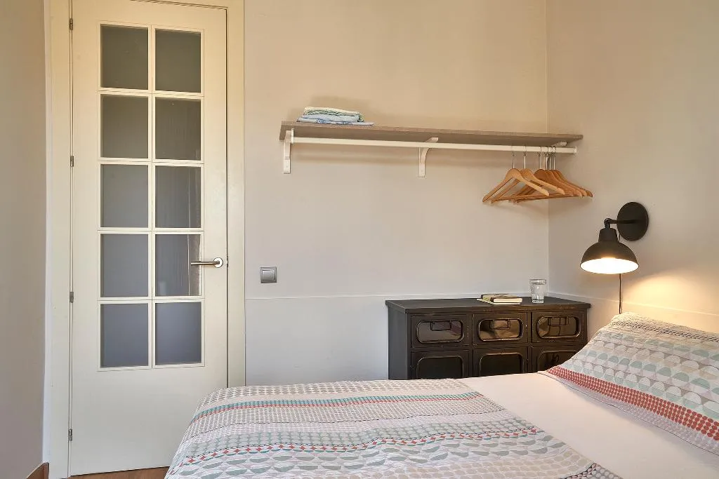 APARTMENT CAPACITY 5 THREE BEDROOM Room, Barcelona Sants Station Apartments, Barcelona