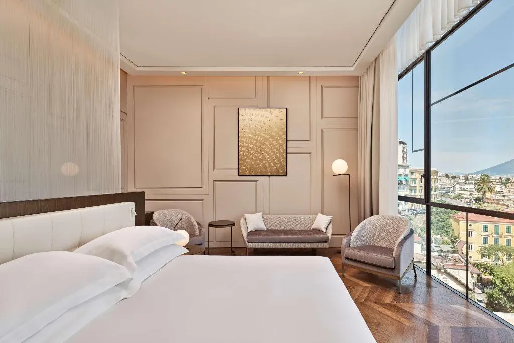 Room, de Bonart Naples-Curio Collection by Hilton, Naples
