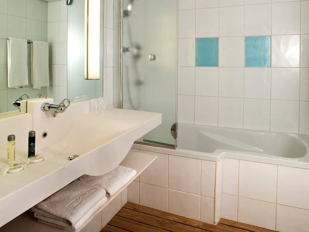 DOUBLE QUEEN SIZE BED Room, Novotel Lisboa, Lisbon