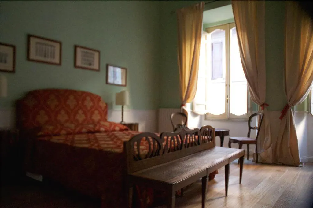 Room, Relais Teatro Argentina, Rome