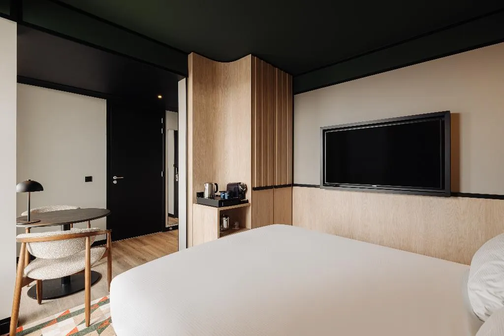 DOUBLE CITY VIEW Room, DoubleTree by Hilton Amsterdam Centraal Station, Amsterdam