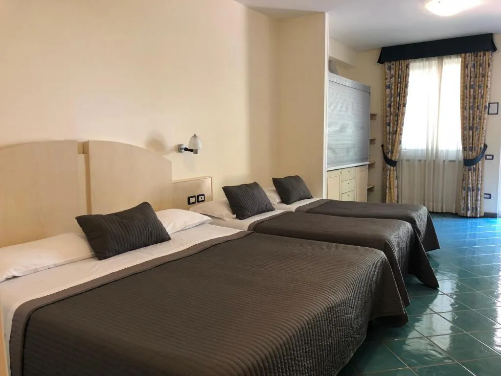 QUADRUPLE STANDARD Room, Agave Hotel, Naples