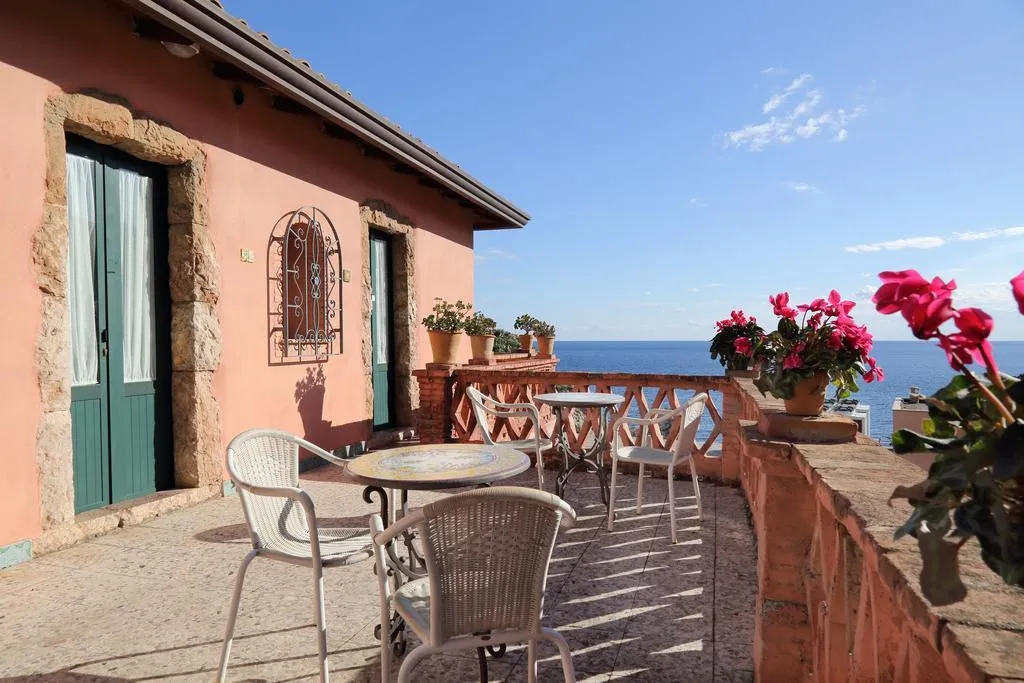 Terrace, Hotel Villino Gallodoro, Taormina
