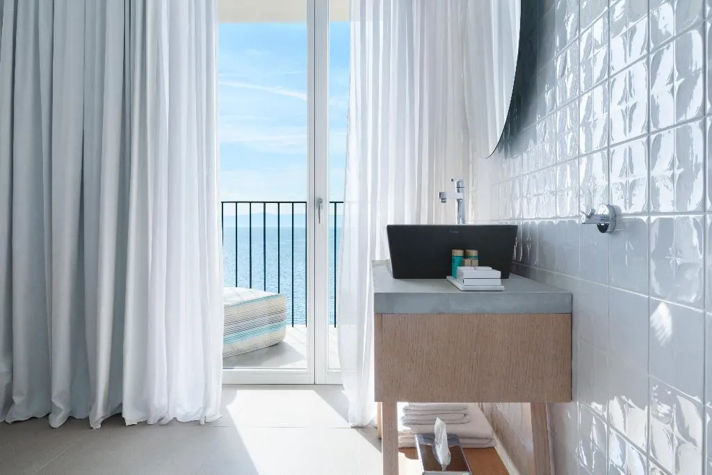 JUNIOR SUITE SEA VIEW Room, Bluesun Hotel Jadran, Split