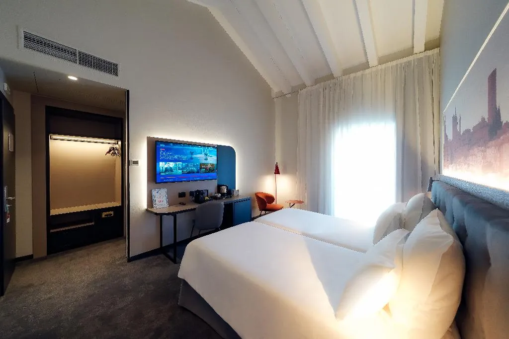 TWIN PREMIUM Room, Mercure Bergamo Centro Palazzo Dolci, Milan