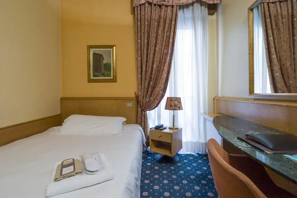 SINGLE STANDARD Room, Carrobbio, Milan