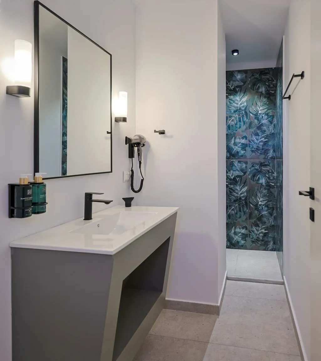 SUITE DELUXE WITH PRIVATE POOL Room, John Mary Apartments Gouves, Crete
