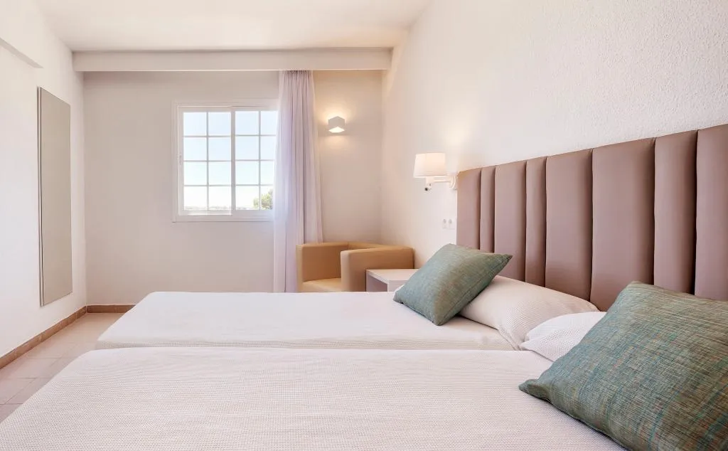 APARTMENT ONE BEDROOM Room, Ilunion Menorca, Menorca