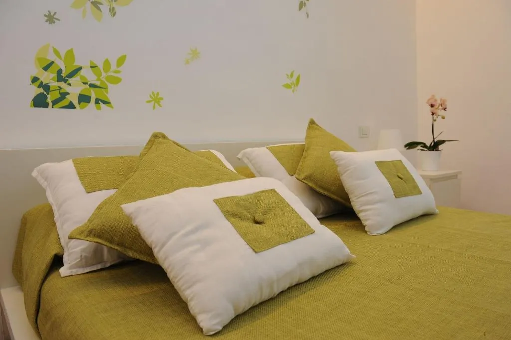 Room, Sorrento Center Suite, Naples
