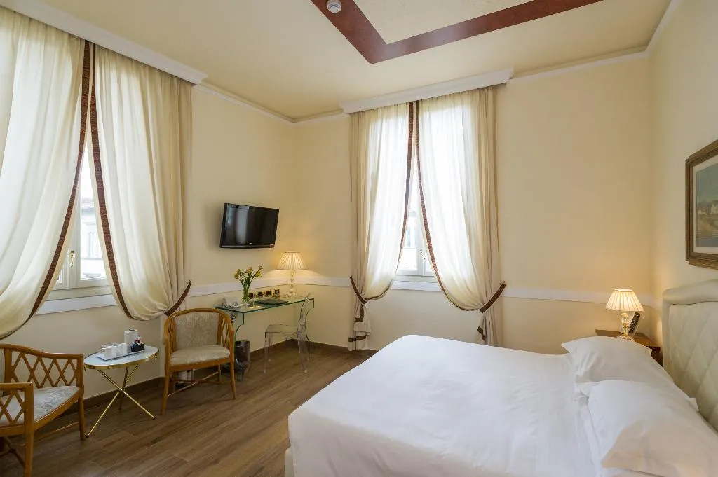 DOUBLE STANDARD Room, Kraft, Florence