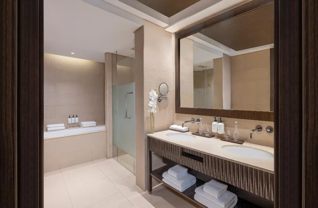 DOUBLE LAGOON VIEW Room, Anantara The Palm Dubai Resort, Dubai