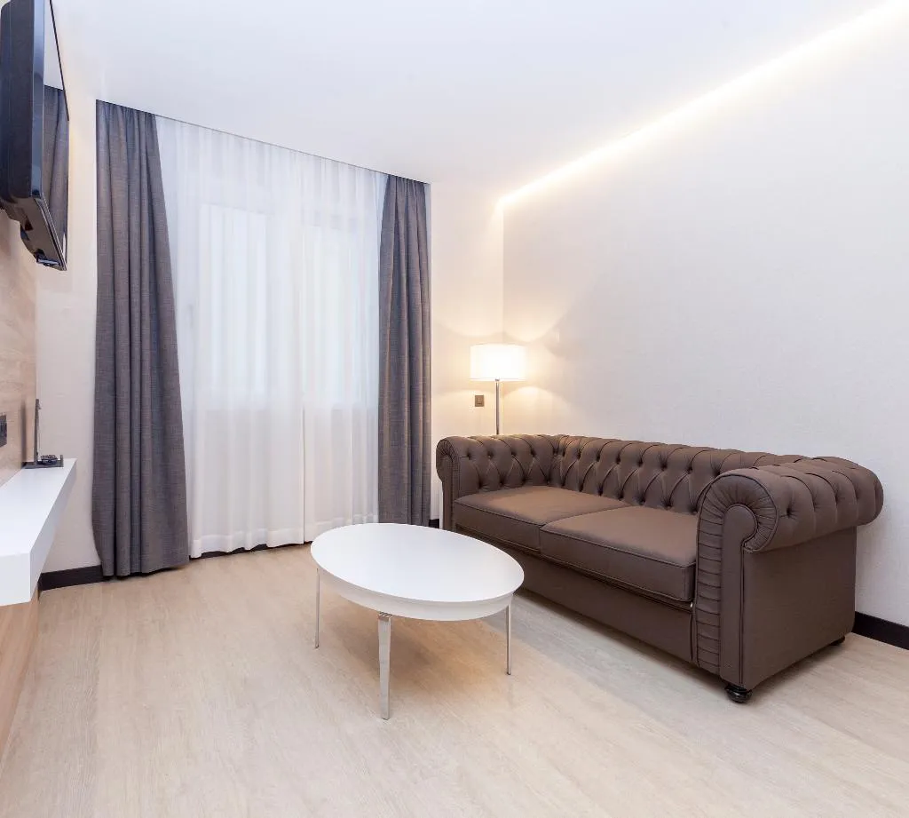 JUNIOR SUITE STANDARD Room, Liabeny, Madrid