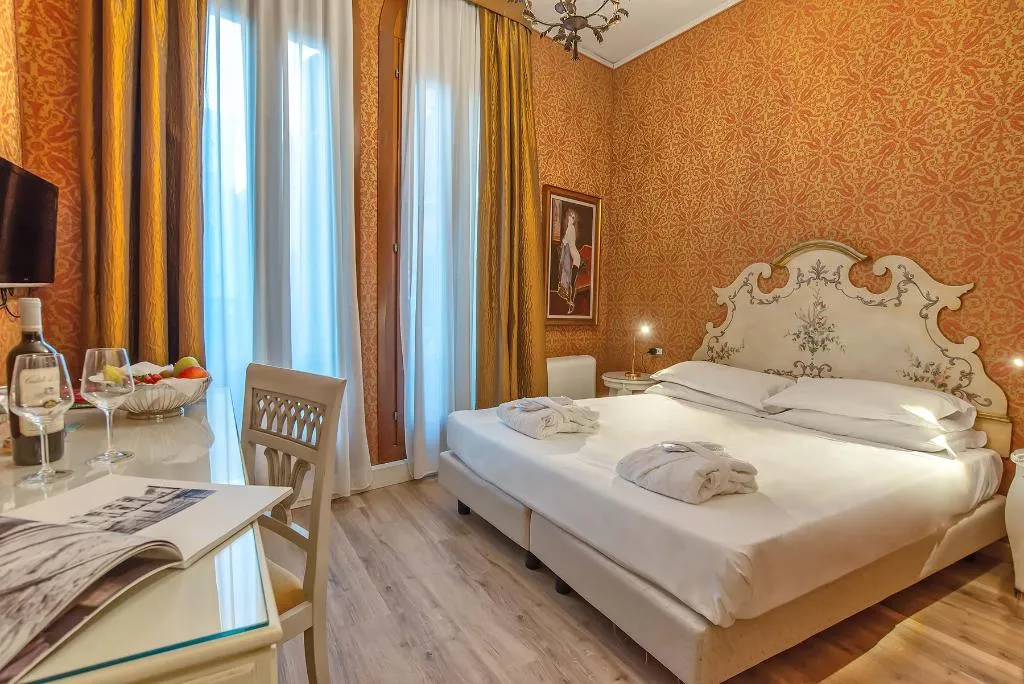 Double or Twin STANDARD Room, La Fenice et des Artistes, Venice