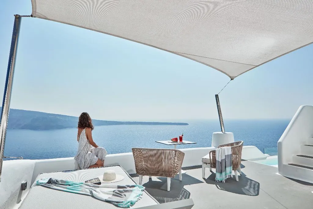 SUITE DELUXE WITH PRIVATE POOL Room, Charisma Suites, Santorini