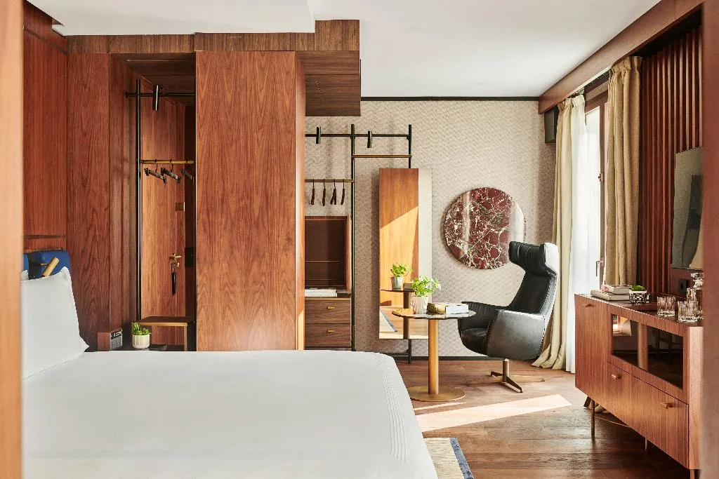 JUNIOR SUITE WITH TERRACE Room, Thompson Madrid, part of Hyatt, Madrid