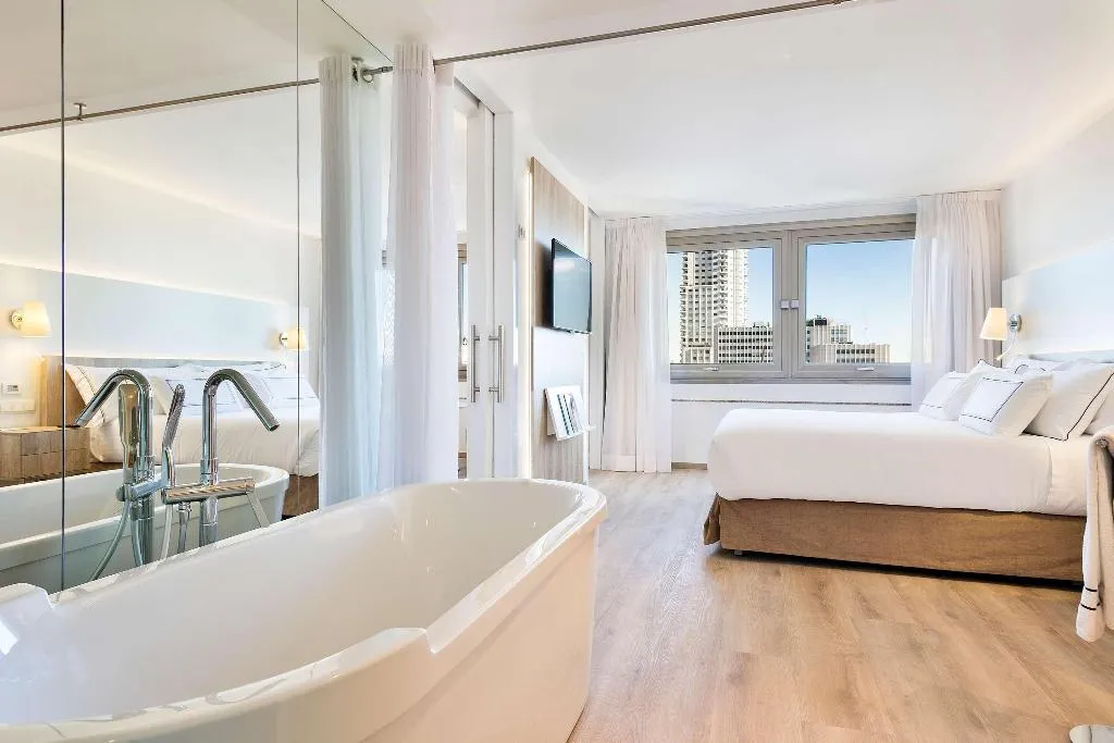 JUNIOR SUITE STANDARD Room, Melia Madrid Princesa, Madrid