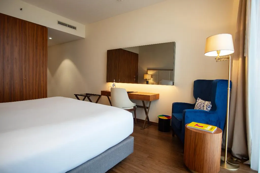 DOUBLE DELUXE WITH BALCONY Room, Boeira Garden Hotel Porto Gaia, Curio Collection, Porto