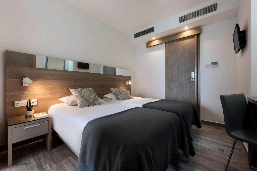 Room, Plaza Hotels, Malta